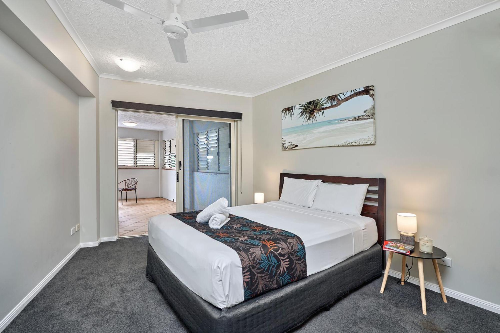 קאירנס North Cove Waterfront Suites מראה חיצוני תמונה