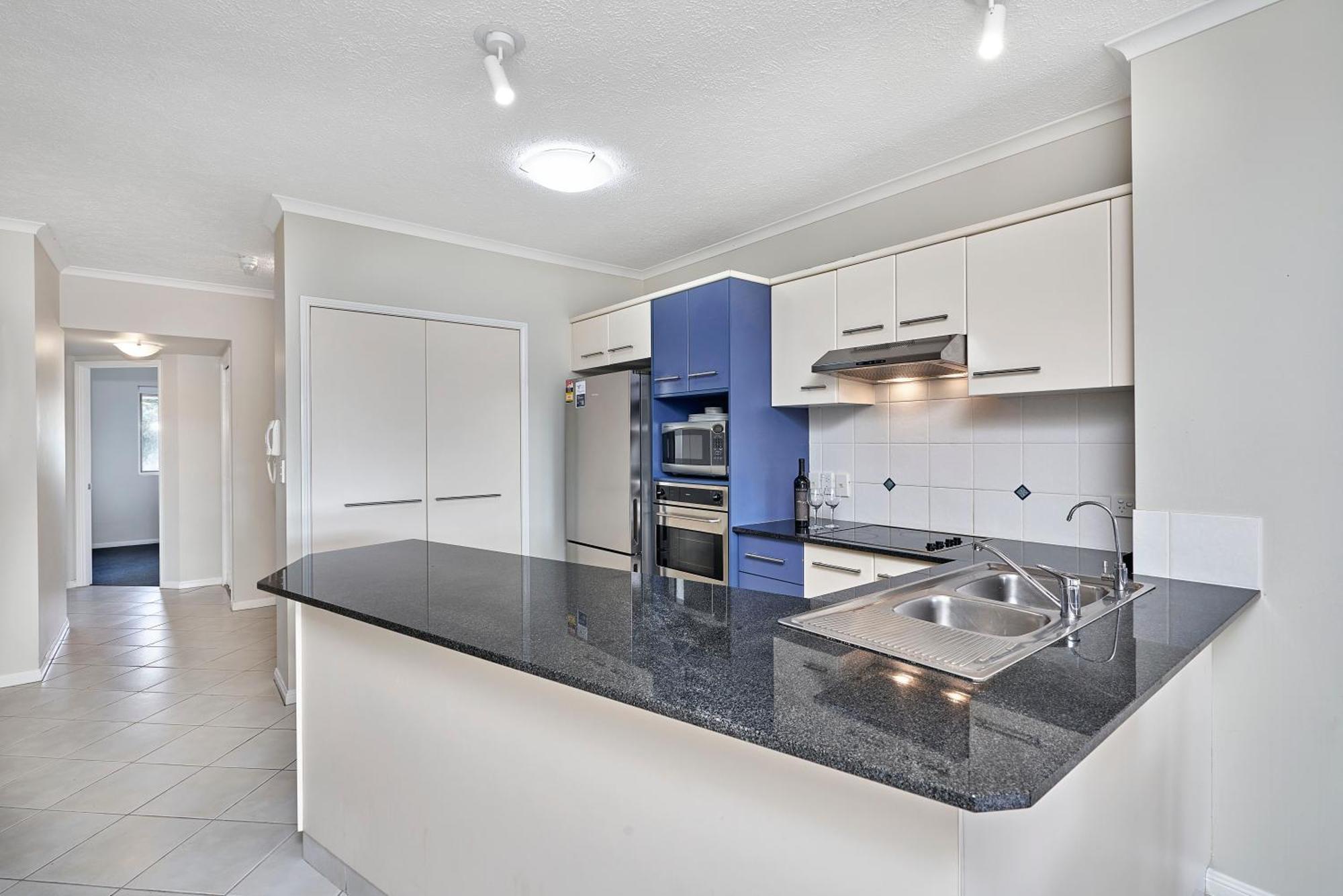 קאירנס North Cove Waterfront Suites מראה חיצוני תמונה