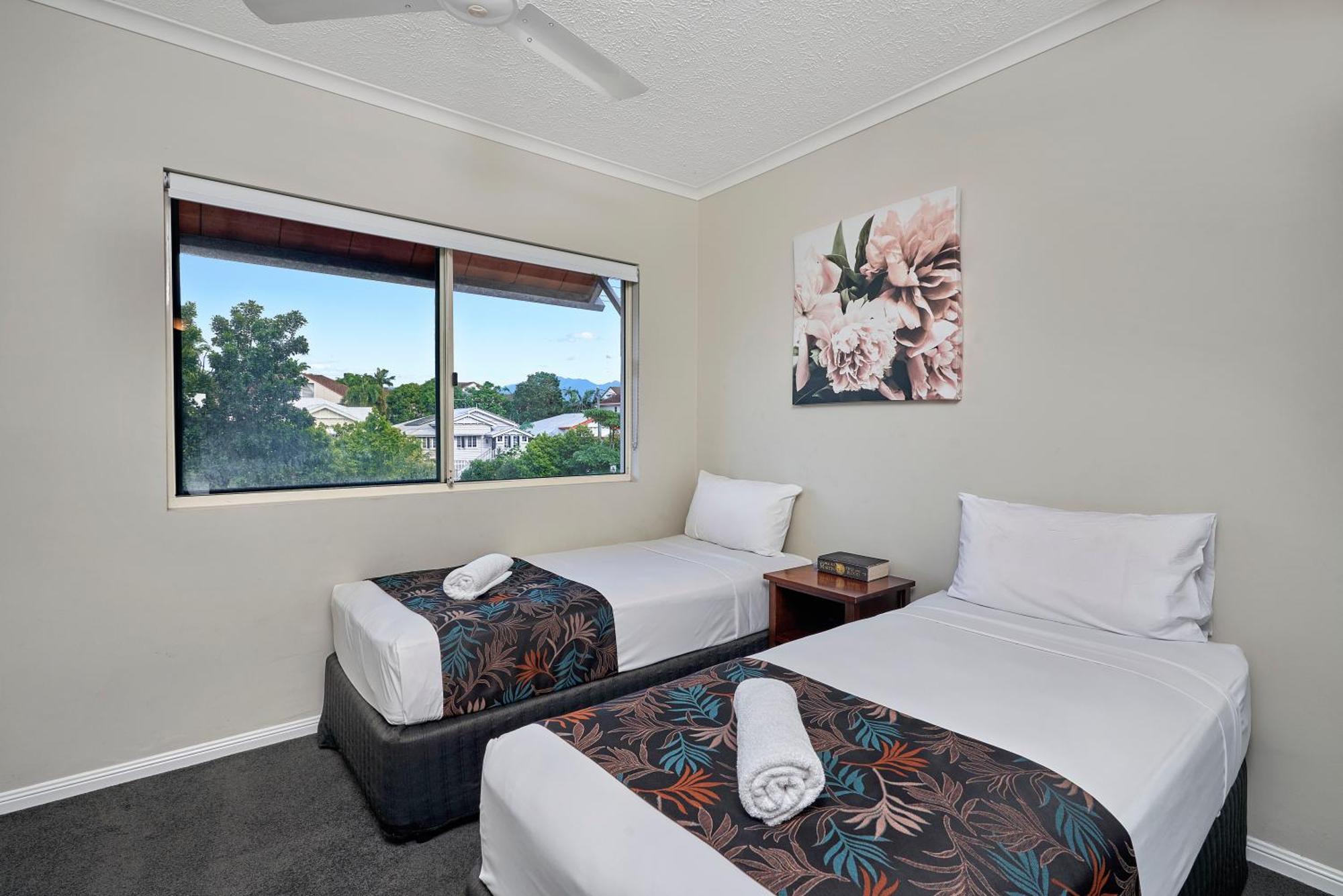 קאירנס North Cove Waterfront Suites מראה חיצוני תמונה